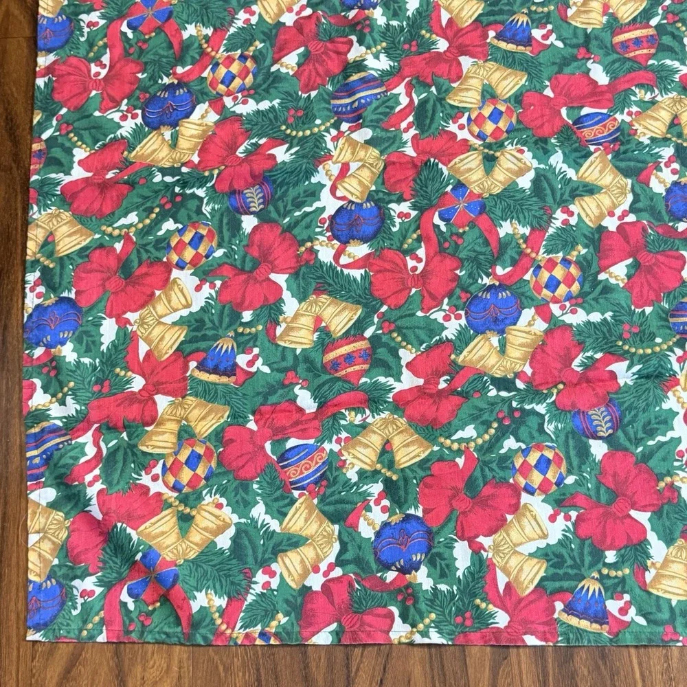 VTG Christmas Tablecloth 60x84 Holiday Bells Ornaments Bows Retro Cabincore‎